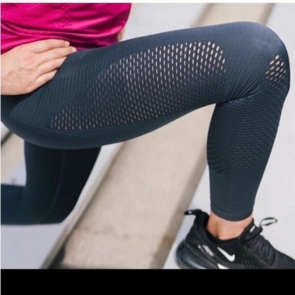 Zyia Active - Black Angle Grid Performance Hi-Rise7/8 Seamless Leggings - Picture 2 of 8